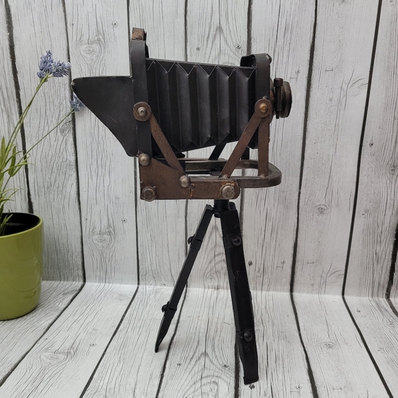 Vintage Style Old Camera With Tripod Stand Model - Picture 1 of 6
